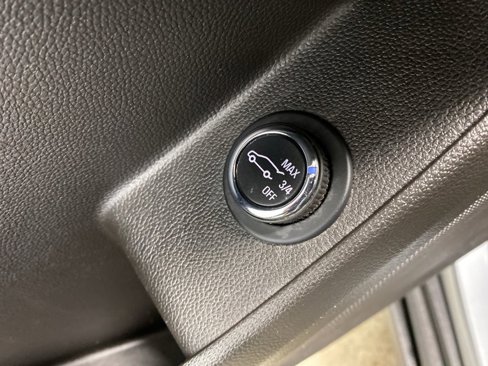 Used 2021 Chevrolet Traverse LT image 34