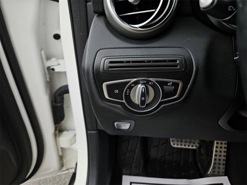 Used 2022 Mercedes-Benz GLC 300 4MATIC image 17