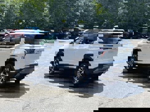 New 2026 Chevrolet Equinox LT w/ LPO, Floor Liner Package image 5