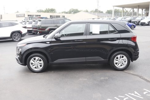 Certified 2022 Hyundai Venue SE image 7