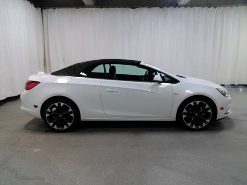 Used 2019 Buick Cascada Premium image 3