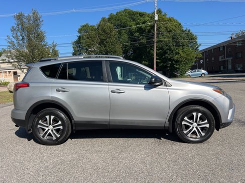 Used 2018 Toyota RAV4 LE image 4