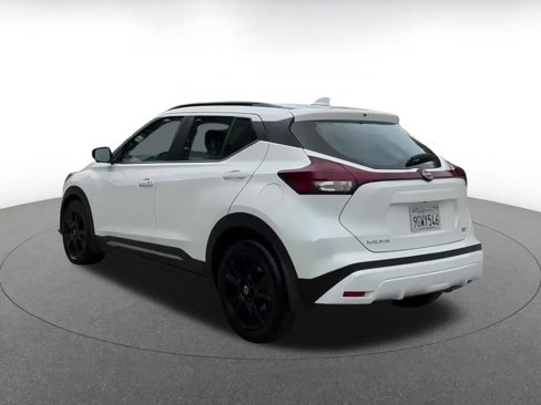 Used 2023 Nissan Kicks SR image 11