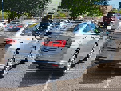 Used 2024 Chevrolet Malibu LT image 3