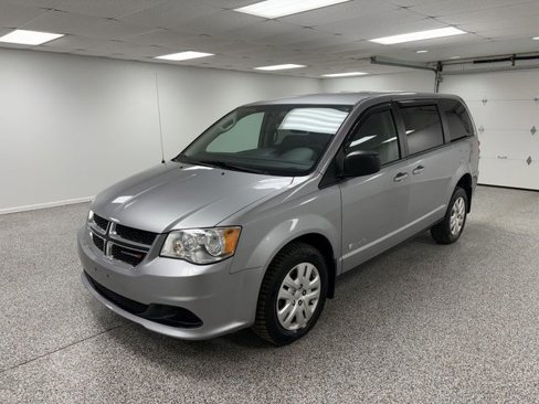 Used 2018 Dodge Grand Caravan SE image 42
