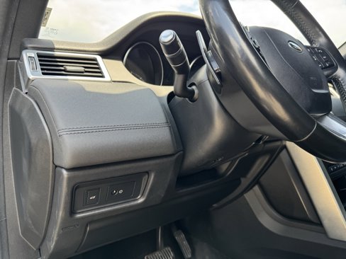 Used 2018 Land Rover Discovery Sport SE image 28