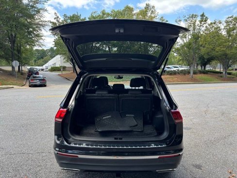 Used 2021 Volkswagen Tiguan SE image 31