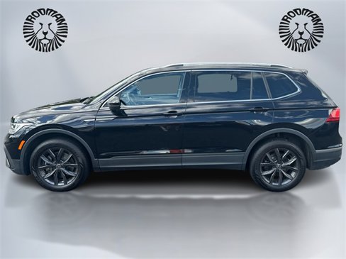 Used 2022 Volkswagen Tiguan SE w/ Panoramic Sunroof Package image 8