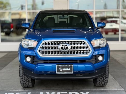 Used 2017 Toyota Tacoma TRD Sport image 4