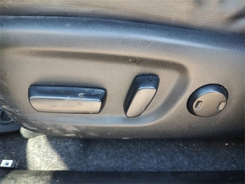 Used 2015 Toyota RAV4 Limited image 31