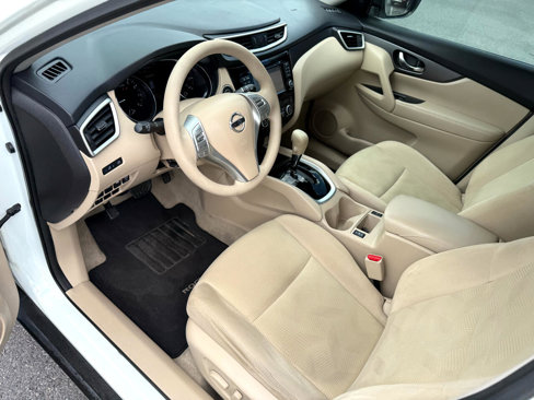 Used 2015 Nissan Rogue SV w/ SV Premium Package image 12