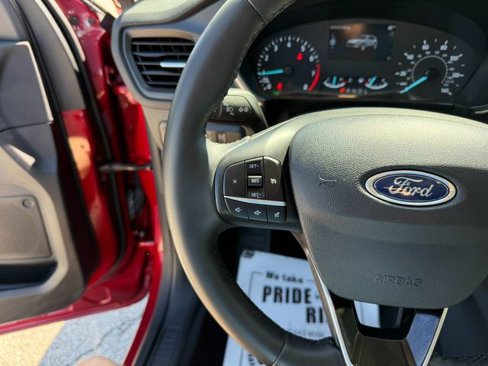 Used 2022 Ford Escape SE w/ SE Sport Appearance Package image 31