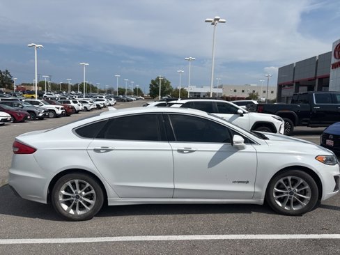 Used 2019 Ford Fusion SEL image 4