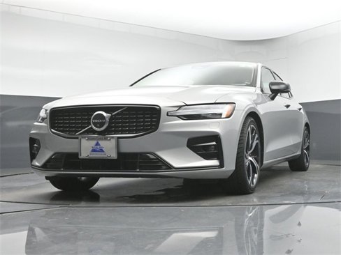 Used 2024 Volvo S60 B5 Plus image 37