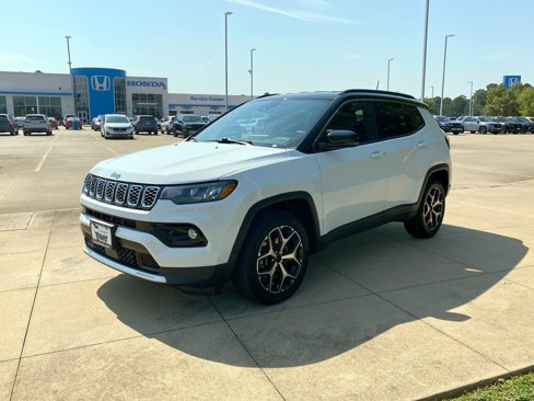 Used 2024 Jeep Compass Limited image 3