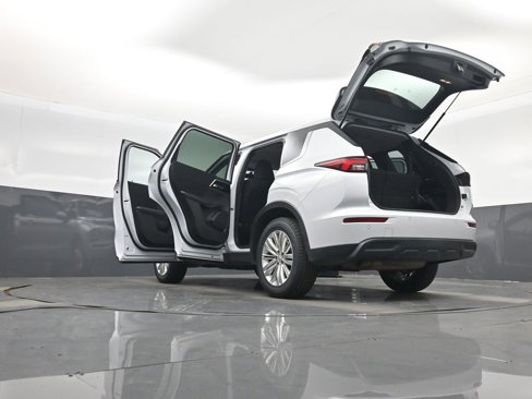 Used 2022 Mitsubishi Outlander ES image 44