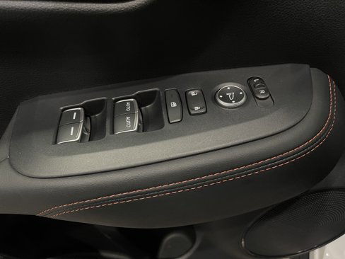Used 2025 Honda HR-V Sport image 12