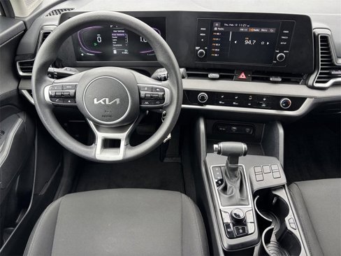 Used 2024 Kia Sportage LX image 3