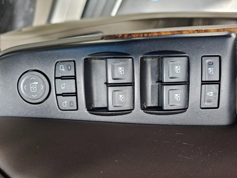 Used 2015 Chevrolet Suburban LTZ image 30