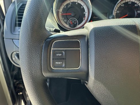 Used 2016 Dodge Grand Caravan SXT image 27