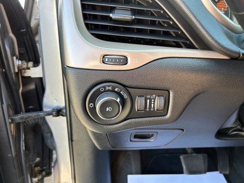 Used 2017 Jeep Cherokee Limited image 18