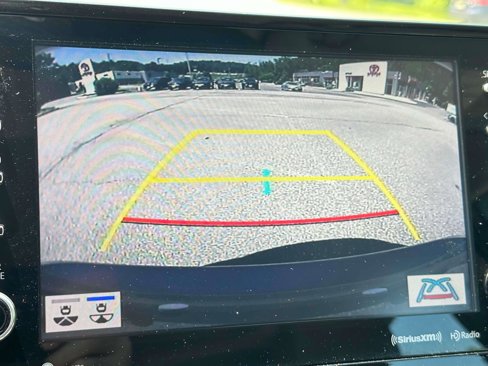 Used 2021 Toyota Camry XLE image 11