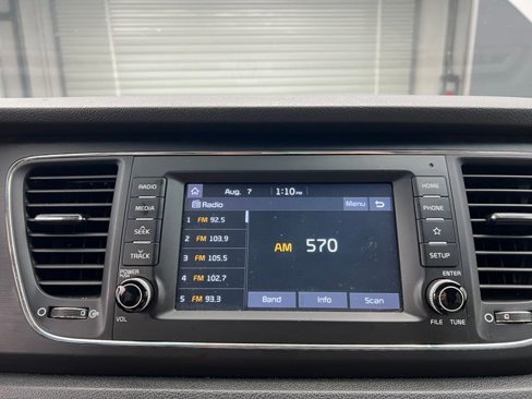 Used 2020 Kia Sedona LX image 29