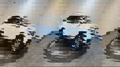Used 2020 Honda CR-V Touring image 2