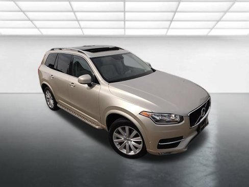 Used 2016 Volvo XC90 T6 Momentum image 2