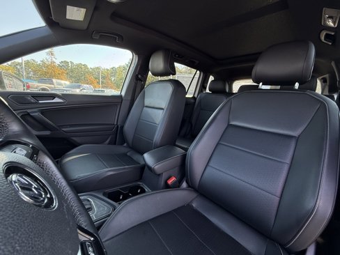 Used 2021 Volkswagen Tiguan SE R-Line image 21