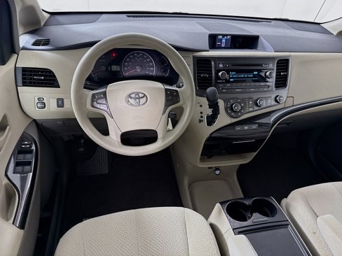 Used 2012 Toyota Sienna LE image 19