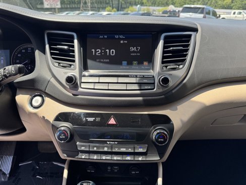 Used 2018 Hyundai Tucson Limited image 3