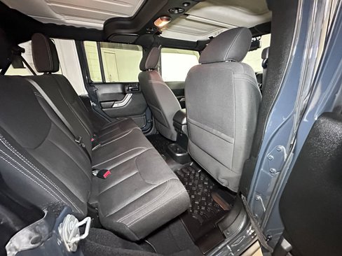Used 2017 Jeep Wrangler Unlimited Rubicon w/ Connectivity Group image 27