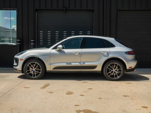 Certified 2025 Porsche Macan image 10