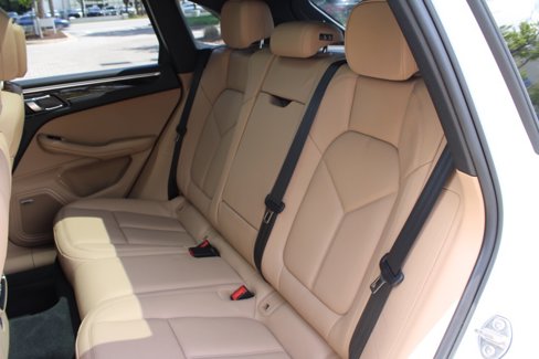 Certified 2024 Porsche Macan image 33