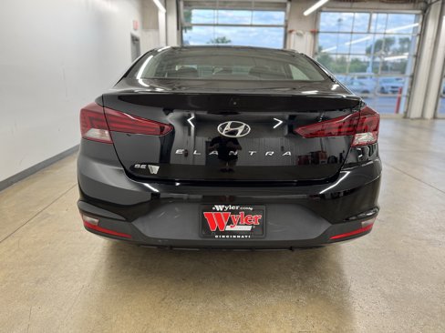 Used 2019 Hyundai Elantra SE image 32