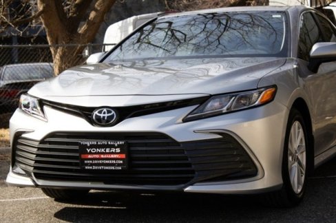 Used 2022 Toyota Camry LE image 10