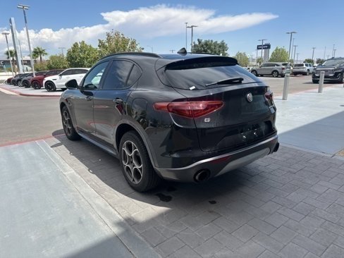 Used 2023 Alfa Romeo Stelvio Ti image 5
