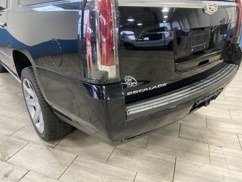 Used 2018 Cadillac Escalade ESV Premium Luxury image 38