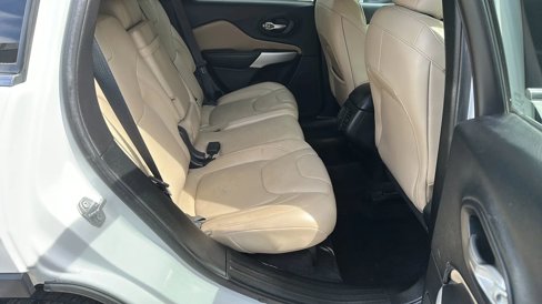 Used 2017 Jeep Cherokee Limited image 13