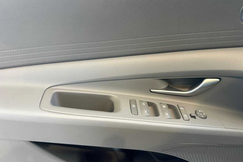 Certified 2025 Hyundai Elantra SE image 14