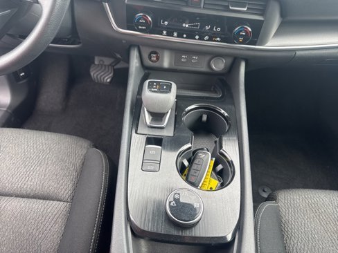 Used 2024 Nissan Rogue SV image 13