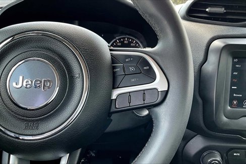 Used 2018 Jeep Renegade Latitude image 23