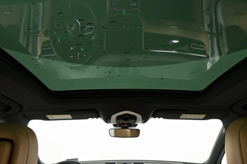Certified 2025 Porsche Macan image 21