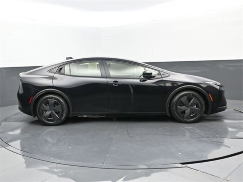Used 2023 Toyota Prius LE image 2
