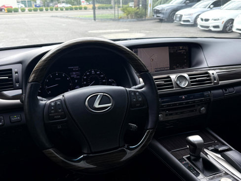 Used 2013 Lexus LS 460 AWD w/ Comfort Pkg image 24