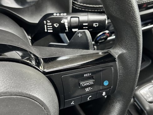 Used 2023 Nissan Rogue SV image 27