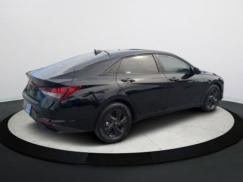 Certified 2022 Hyundai Elantra SEL image 4