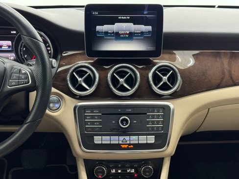 Used 2017 Mercedes-Benz CLA 250 image 4