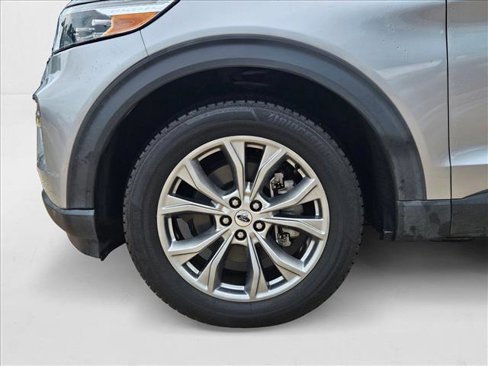 Used 2021 Ford Explorer XLT w/ Equipment Group 202A image 9